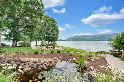 Image de Hook & Paddle - Luxury home on Sml with kayaks and private dock.