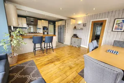 Image de Cosy cottage near Goodrington beach front. Stunning balcony views
