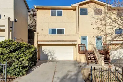 Image de Charming 2-bedroom townhome with Ac, WiFi in amazing Colorado Springs