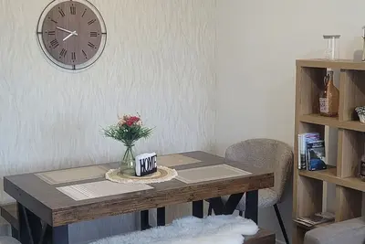 5 minutes from the mall! Nice and comfortable house in a quiet area.