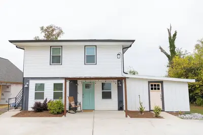 Chic 1-bedroom with Ac and WiFi in downtown Newnan