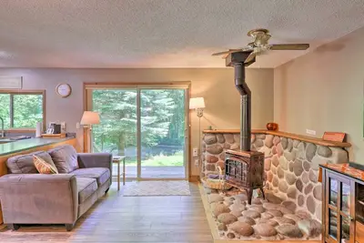 Image de Creekside Adventure Cabin -2beds-2bath+Hot Tub! 🎄🦌