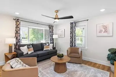 Image de Modern Retreat: Chic Living 5 min from Dt Durham