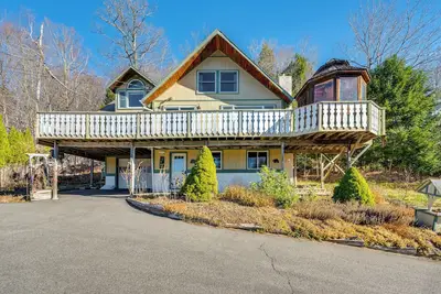 Image de 1 Mi to Story Land: Spacious Home w/ Mtn Views!