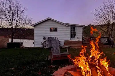 Image de Cozy Modern Lake House w/ Hot Tub! Pet friendly.