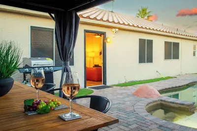 Image de Beautiful 5 Bd Home with pool