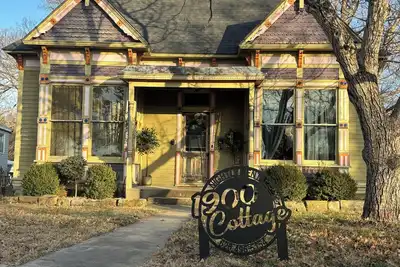 Image de Pet & Family Friendly Cottage w/ Nature Views in Yates Center - Fire Pit & Grill