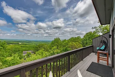 Image de Best view in the Poconos! Stay Mountain Side. Community Indoor pool & clubhouse.