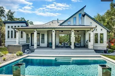 Image de Wow Factor Villa with Pool, Arcades, and More