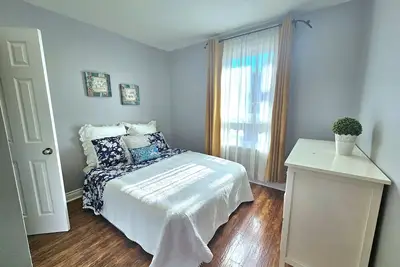 Image de Cozy 1st floor Apartment near Dufferin Subway Station