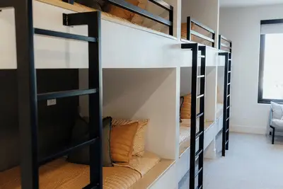 Image de Side B: Private Pool, Trampoline room, Theater, Hot Tub and More!