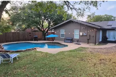 Image de Cozy Home less than a mile away from Txst
