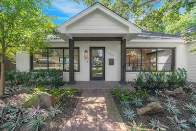 Image de Modern styled ranch home in one of the most accommodating areas of Dallas