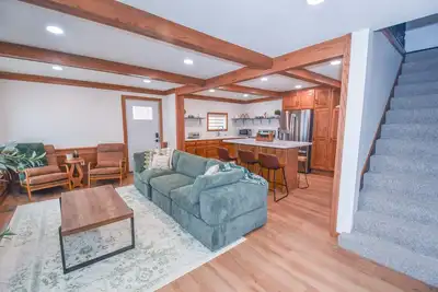 Image de Charming Modern Amish Home l Family Friendly