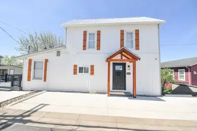 Image de Charming Modern Amish Home, Walk To Local Food + Family Friendly, Main Floor Bed