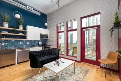 Image de Verdant Retreat with Stunning Acropolis Views