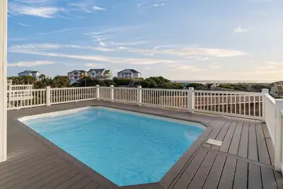 Image de Oceanfront 8 bedroom home with pool and pet friendly!