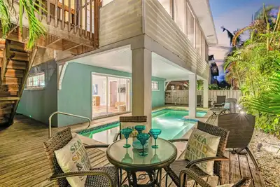 Image de Luna Sea | Anna Maria Beach Home Rental - Steps from the Sea!