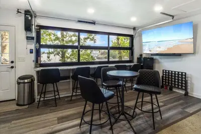 Image de Cozy Digs Lake Lodge w/ 2 Decks, Game Room, Private Dock, Kayak, & Boat Slip