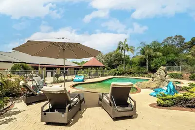 Image de Carinya Cove - swimming pool, fireplace