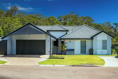 Image de Mooloolaba/Mnt Creek beachy family home with pool