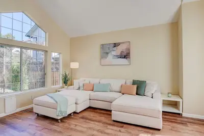 Image de Sunny Spacious Retreat Near Golf Course W/ Hot Tub - Wine Country Getaway