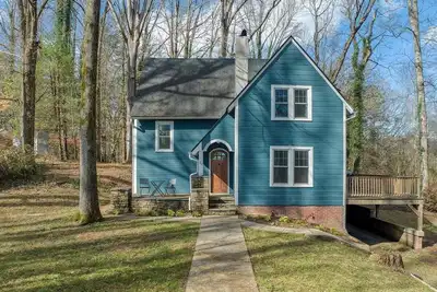 Image de Monthly Rental 5 Minutes to Downtown!