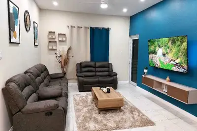 Image de Modern Lofts 2 Br Apartment in Kingston