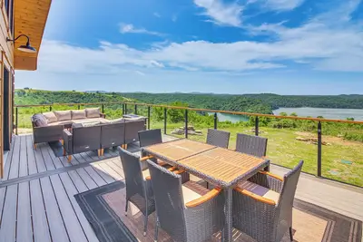 Image de Stunning Hilham Home w/ Hot Tub, Views & Fire Pit!