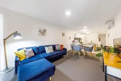 Image de 3-Bed Unit with Pool & Gym by Bush & Beach