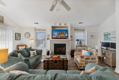 Image de Vibrant 3 Bedroom Condo with a Bbq Grill & Outdoor Shower