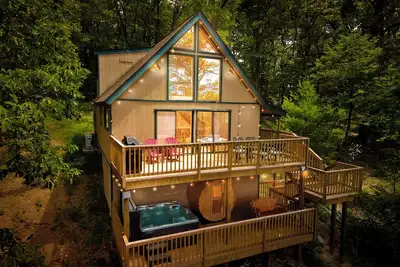 Image de Stunning A-Frame in Basye - Sauna, Jacuzzi, Sleeps 8, Games, 3 bdr, and 2 bath.