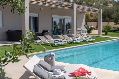 Image de Feel-good villa in a fantastic location with pool and sea views