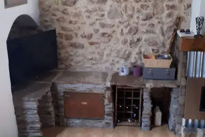 Image de Maison de village construite sur les anciens remparts du château