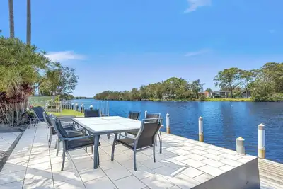 Image de 'Waterfront Oasis' by Accom Holidays