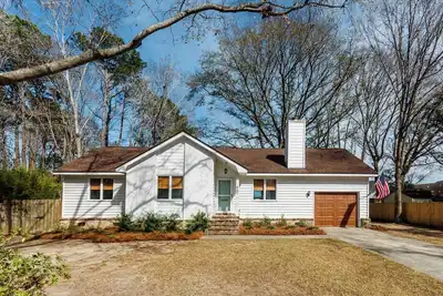 Image de Southern Serenity, Fenced in Yard, Pet Friendly