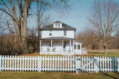 Image de Masterfully updated 1915 farm home nicknamed ''the house of Jane''