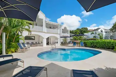 Image de Coral House in St James by Personal Villas - Elegantly Designed and Furnished