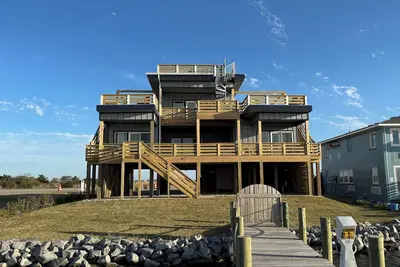 Image de The Ripple Effect-Brand New & Waterfront - 360 Degree Water!