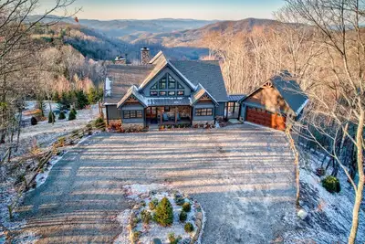 Image de Altitude Adjustment at Eagles Nest - Luxury