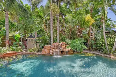 Image de Waterfall + Spa + Saltwater Pool + Private Oasis Backyard + Img + Lakewood Ranch