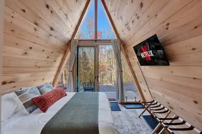 Image de A-Frame with Hot Tub & Fire Pit