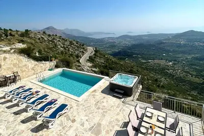 Image de Spacious Villa Cruz-panoramic view+pool+Jacuzzi