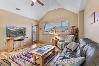 Image de Charming Riverstone Condo – Walk to Shops & Dining