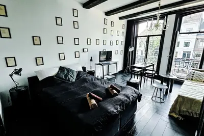 Image de Black Beauty amazing apartment in the heart of Amsterdam