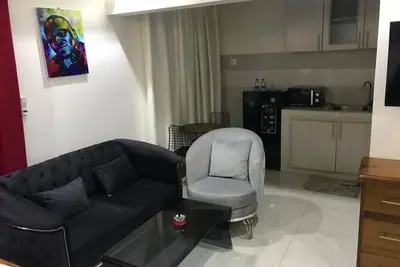 Image de studio confort avec ascenseur : buffet de petit déjeuner offert
