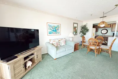 Image de Sea Breeze- 105 Direct Beach Front 1 bed/1bath condo on Madeira Beach