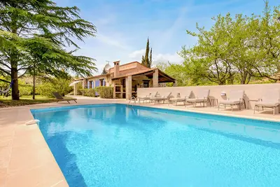 Image de Provencal Villa with large heated pool and Outdoor Kitchen