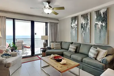 Image de 2bd/2ba Updated Gulf-Front Condo w. Pool, Tennis/Pickleball, Gym + More
