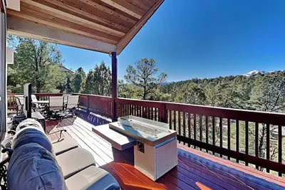 Image de High Expectations | Epic Views, Hot Tub